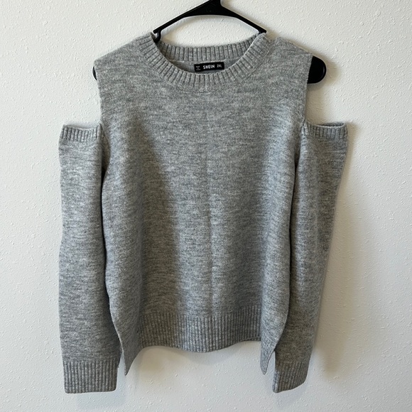 SHEIN Sweaters - 🛍️5/$20🛍️SHEIN open shoulder sweater